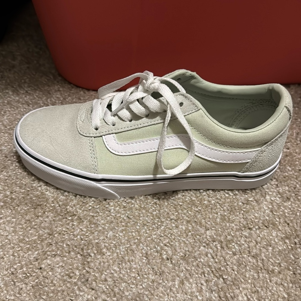 Vans Sneakers (brand new)